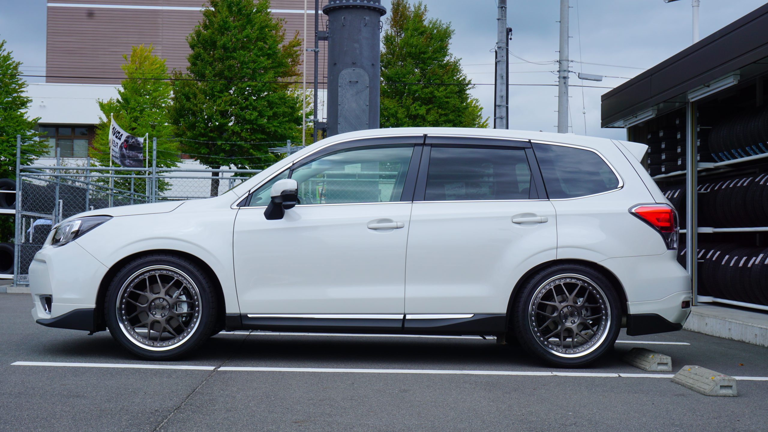 SUBARU フォレスター | タイヤはピットイン