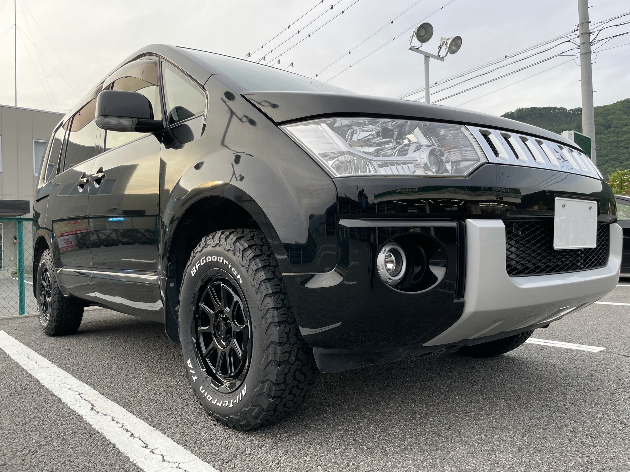 MITSUBISHI デリカ D5 | タイヤはピットイン