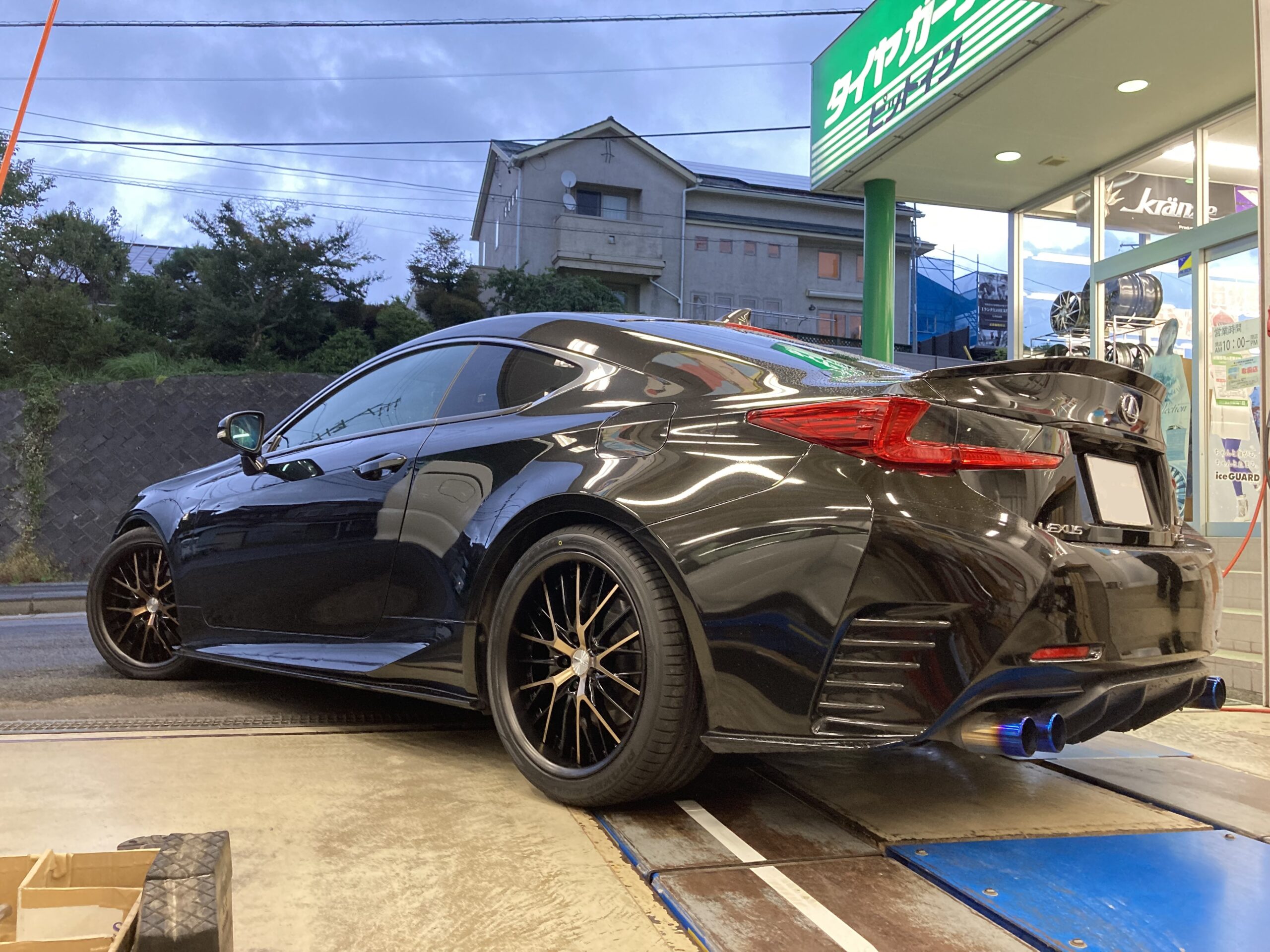 LEXUS RC | タイヤはピットイン